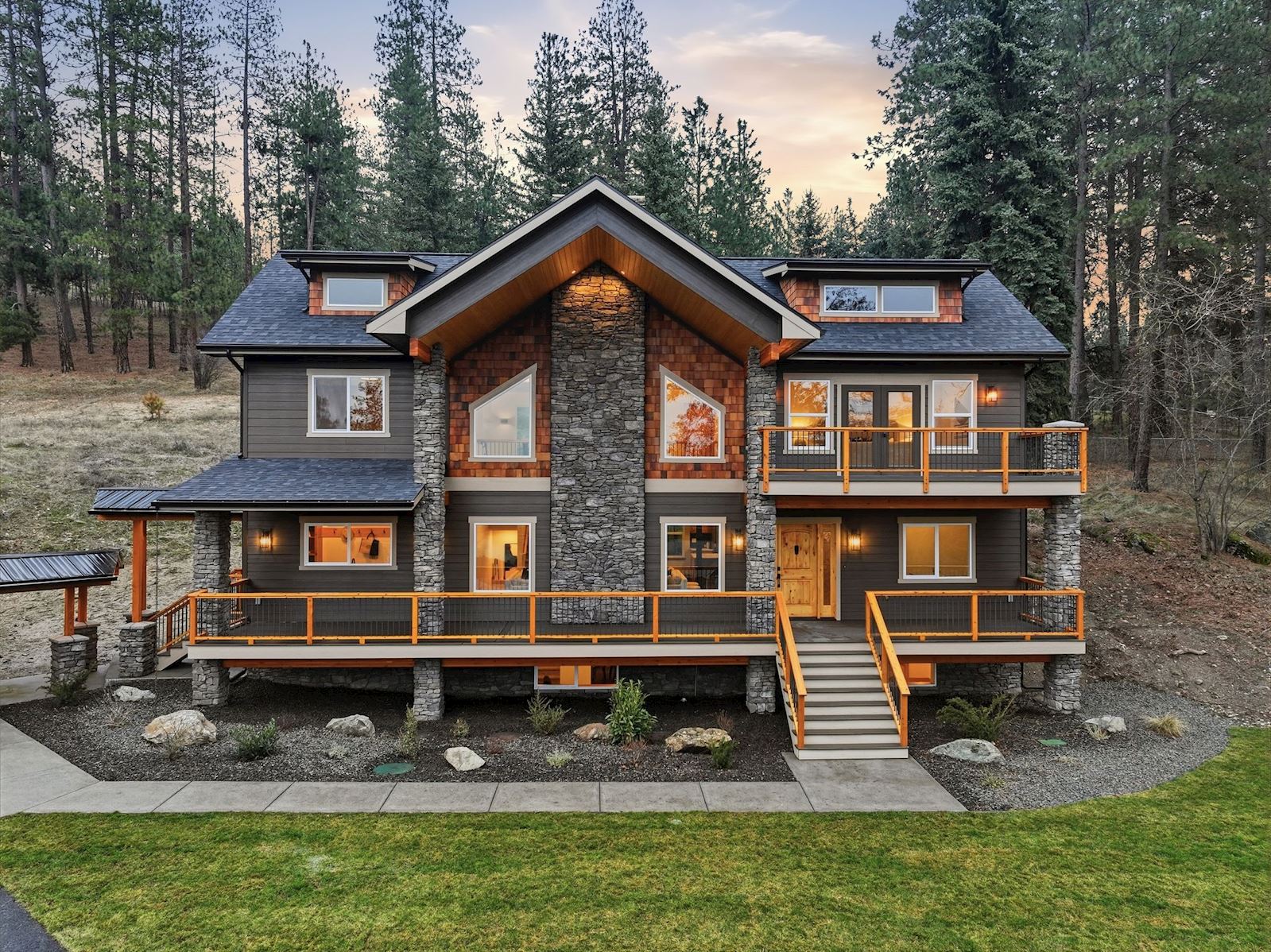 Front exterior of 13827 E 46th Ave in the Spokane Valley area of Spokane, WA 99206.