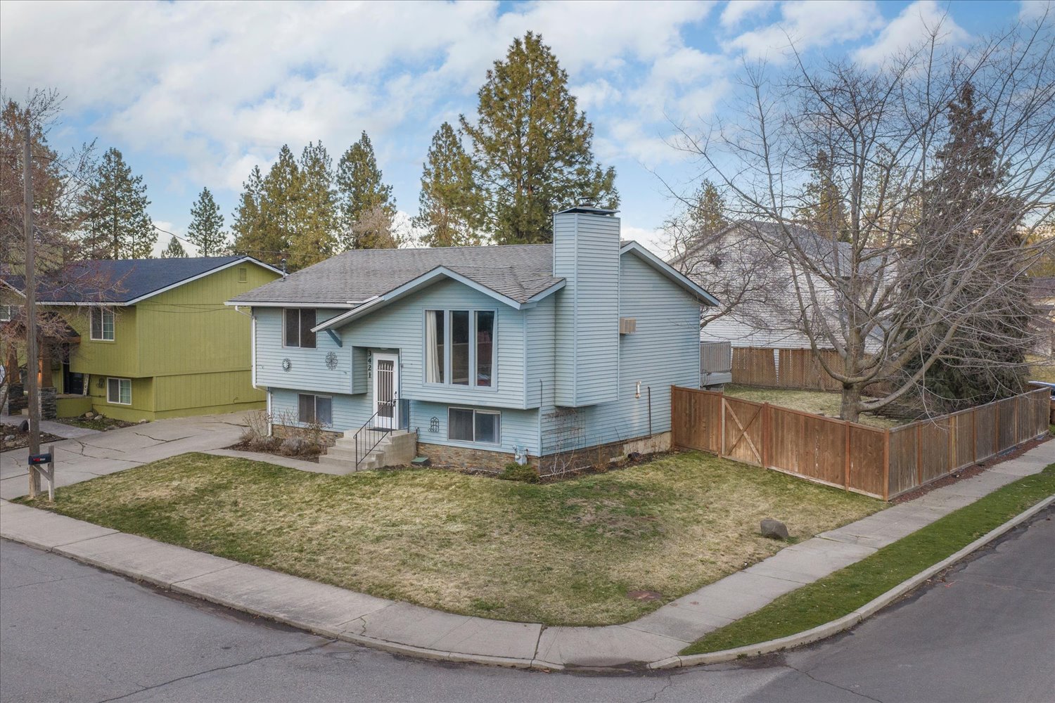 3421 S Myrtle St in Lincoln Heights South Hill Spokane WA 99223 front exterior view of the corner lot home