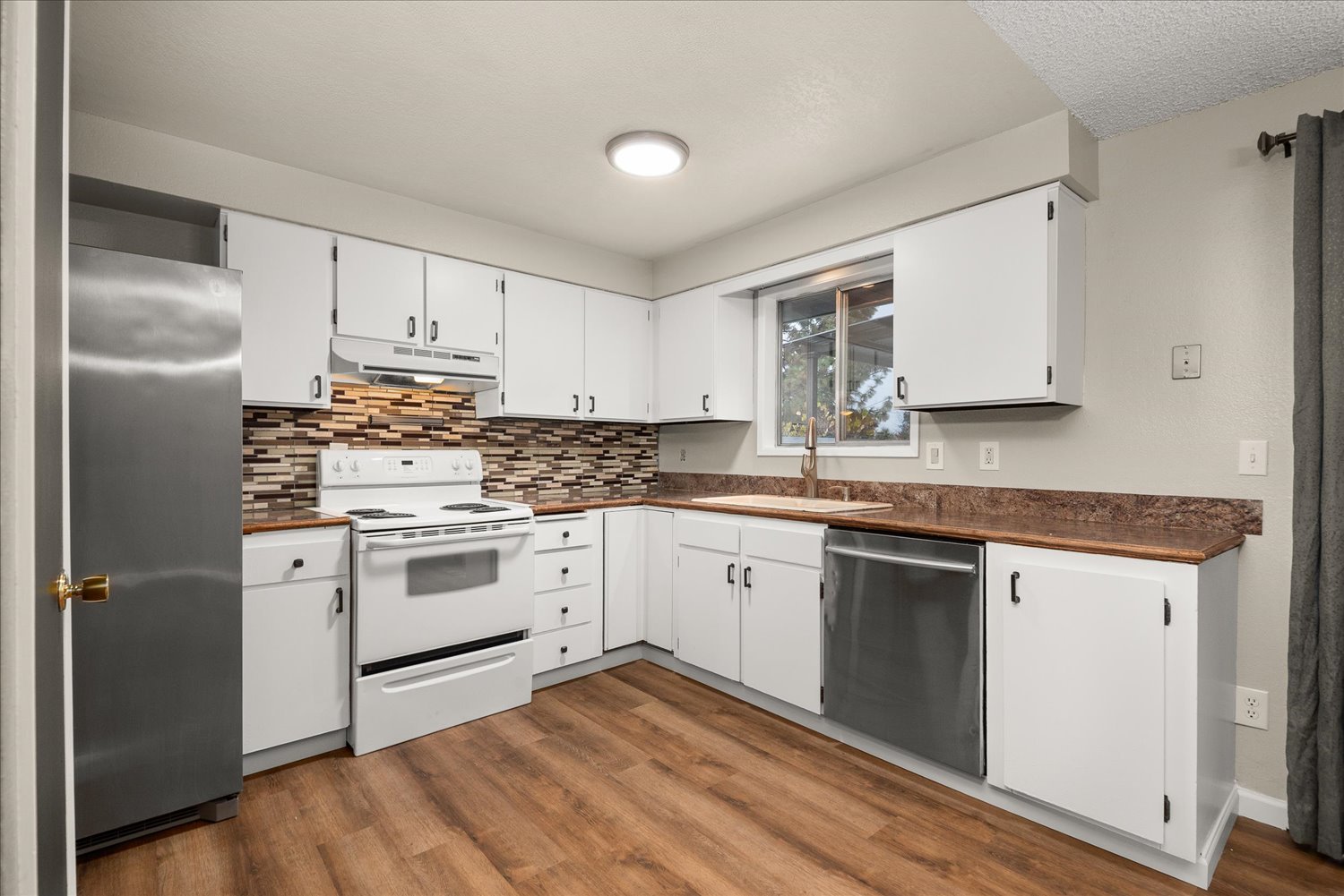3421 S Myrtle St in Lincoln Heights South Hill Spokane WA 99223 kitchen with stainless appliances and painted cabinets