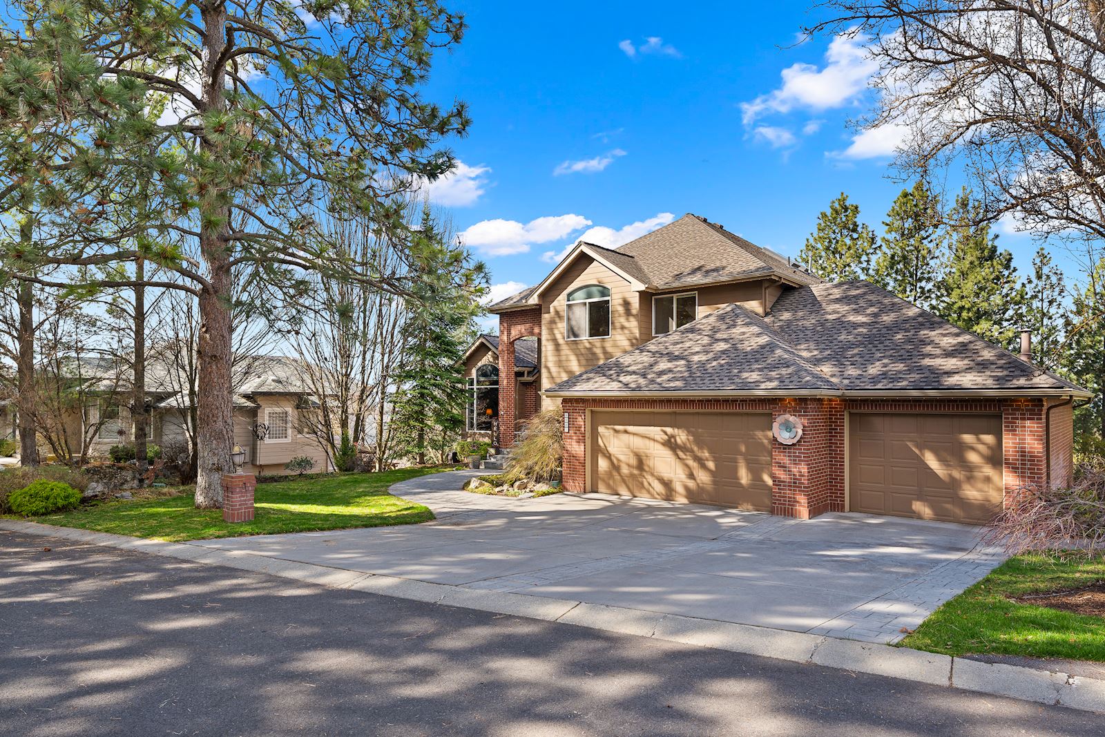 Front exterior of 4805 E Gleneagle Ln, a luxury multi-generational home for sale on the South Hill in Spokane WA 99223